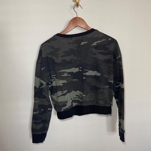 Victoria’s Secret Sport Camo Cropped Sweatshirt Women’s Medium Lounge Casual - Picture 5 of 5